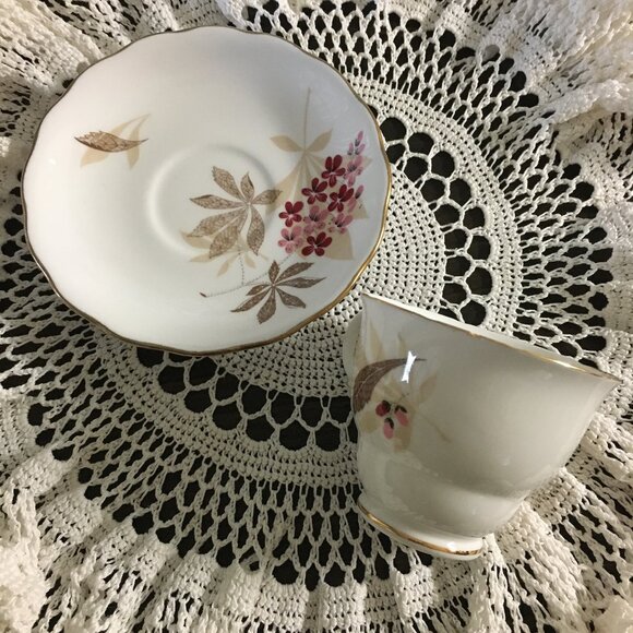Royal Vale England White Porcelain Pink Blossoms Brown Maple Teacup & Sa… - Picture 10 of 16
